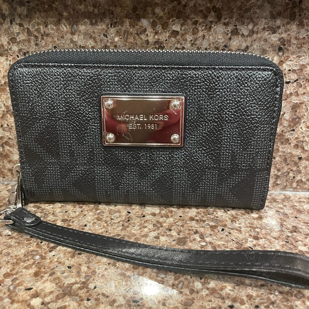 Michael Kors Wristlet Wallet